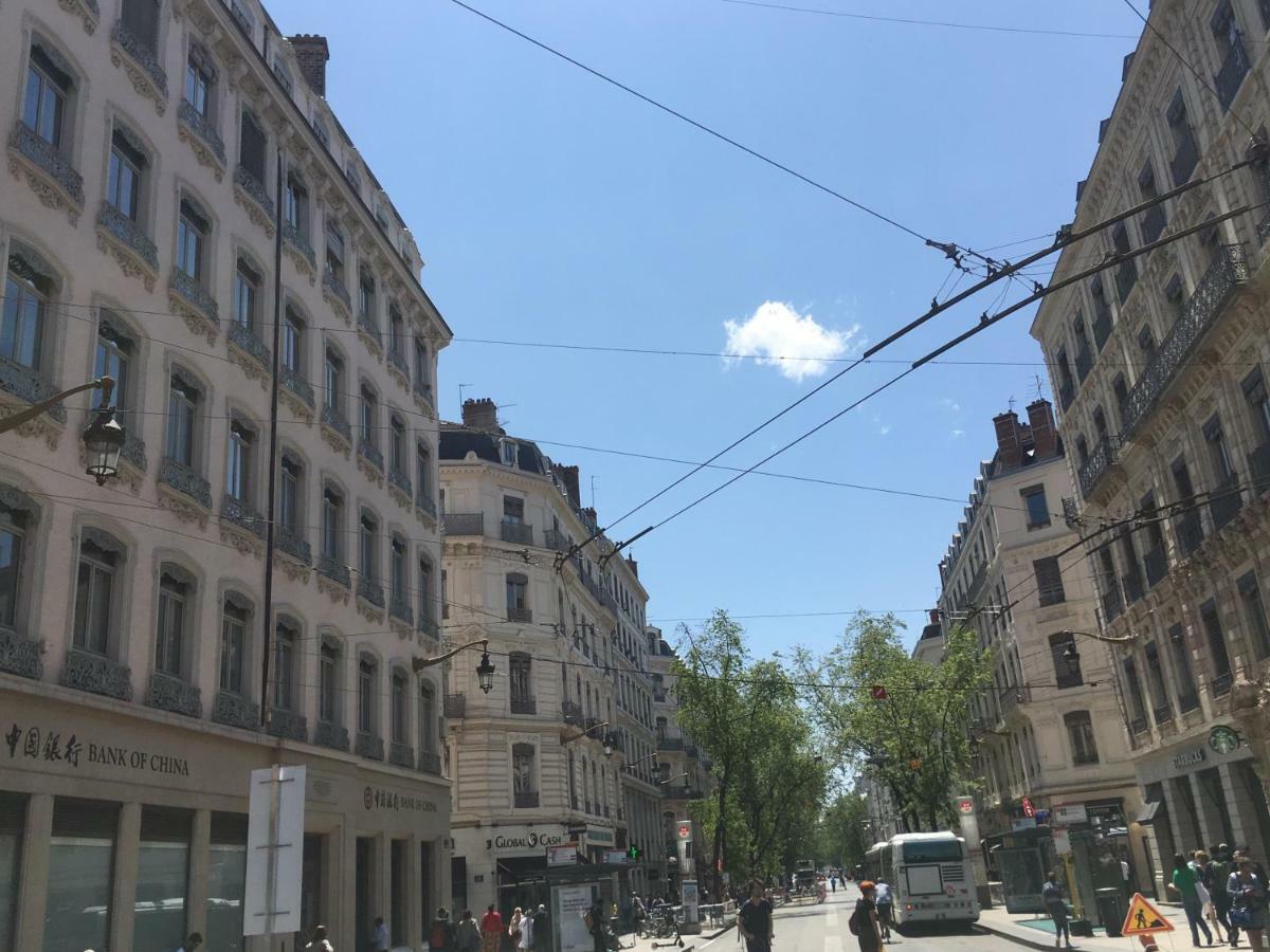 Le Calme De L'opera. * Lyon